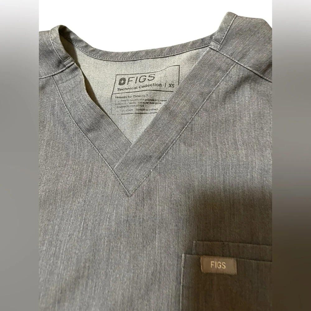 💙BUNDLE Figs Charcoal V-Neck Scrub Top - Picture 8 of 12